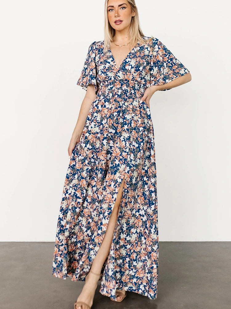 Clóbhuailte Floral Chiffon V-mhuineál gúna Maxi Gearr-sleeved